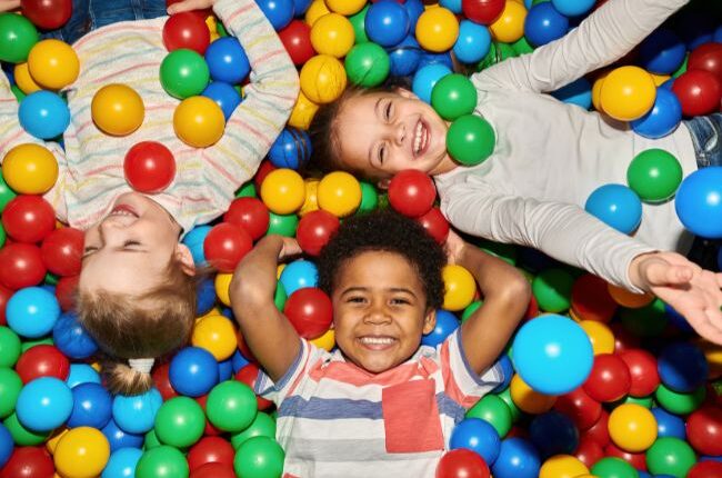 O que a garotada gosta mais Vídeo game ou brinquedos infláveis