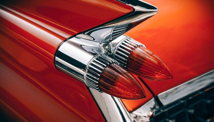 Carros famosos do cinema e curiosidades da placa