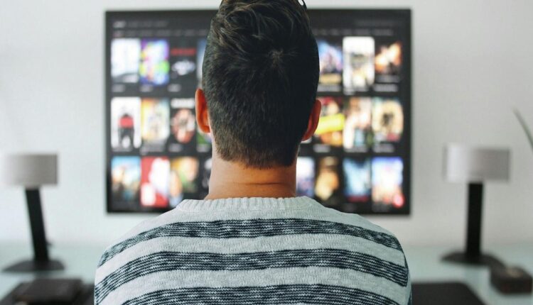 Como melhorar sua experiência assistindo filmes em casa